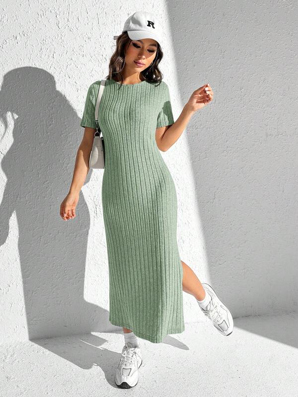 Vestido Feminino Longo com Manga de Malha