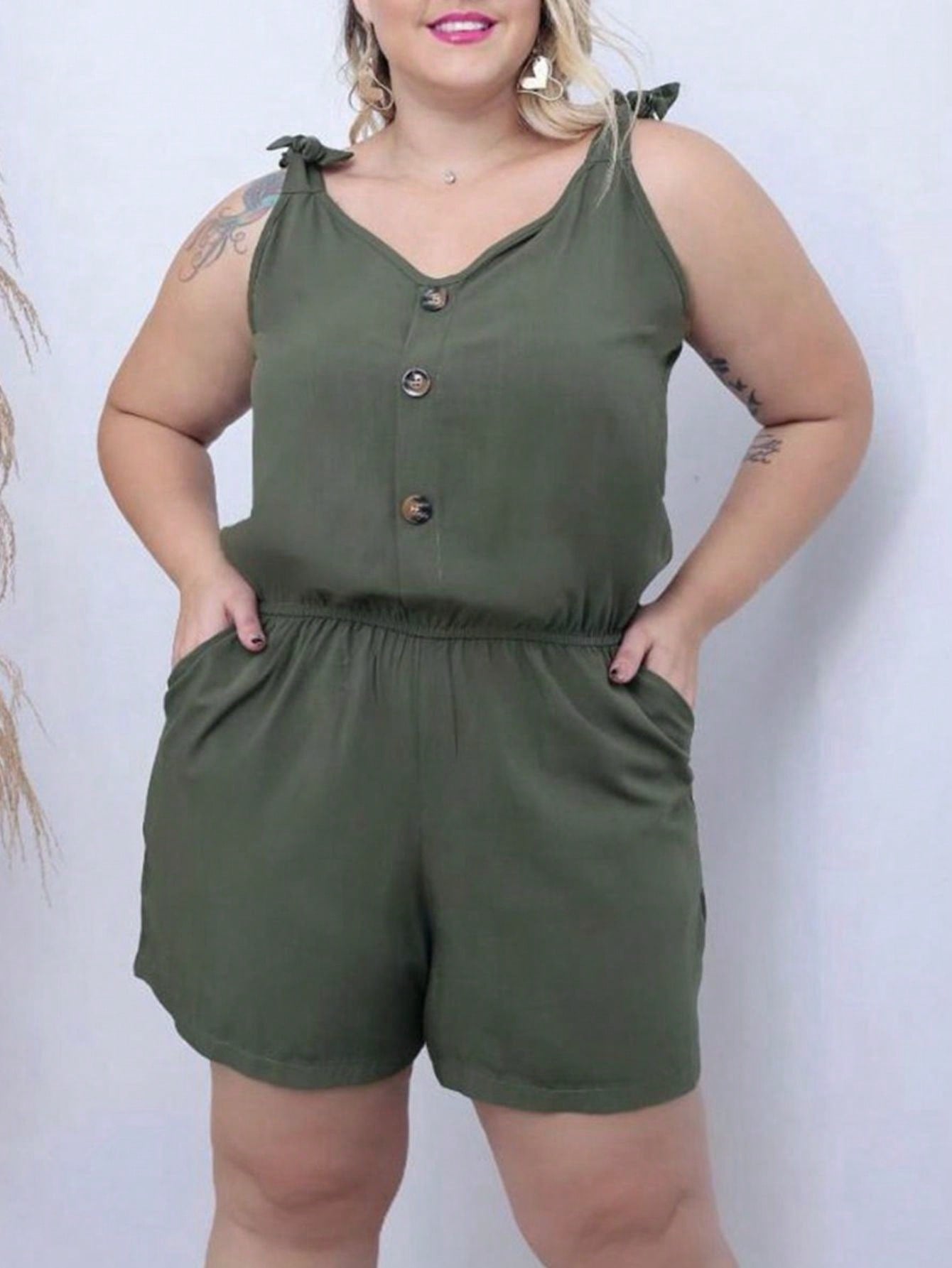 Macaquinho Feminino Plus Size Mademoiselle