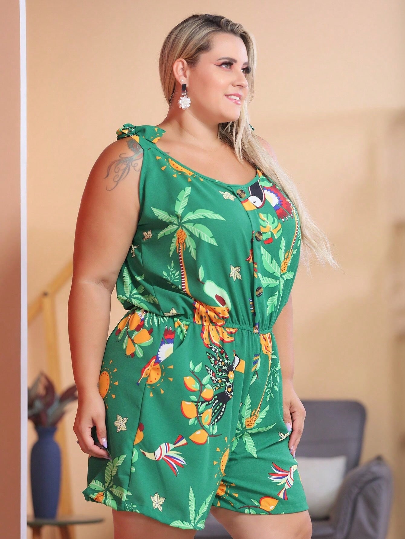 Macaquinho Feminino Plus Size Mademoiselle