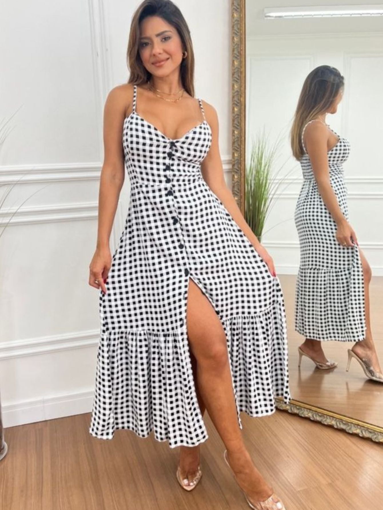 Vestido Feminino Longo De Alcinha Em Viscose Modelo Babado e Botões Xadrez